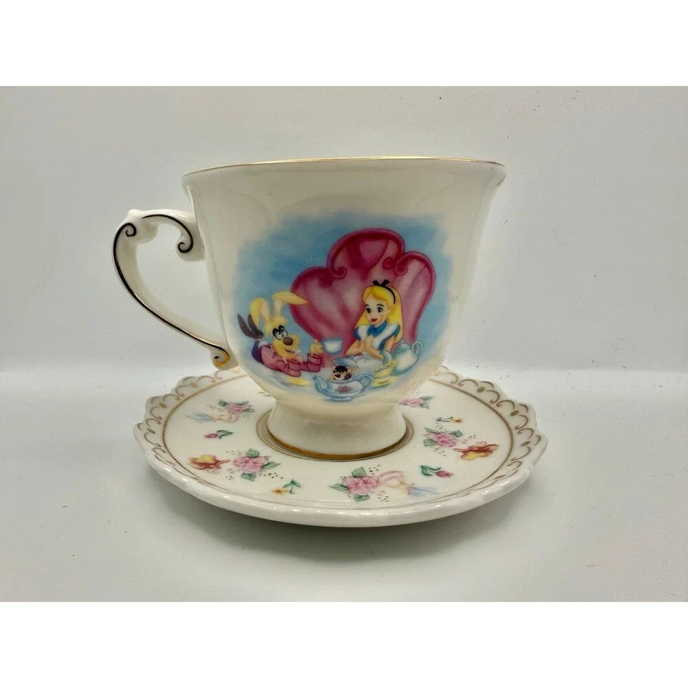 Retired  Disney Parks Excl Alice in Wonderland Tea set